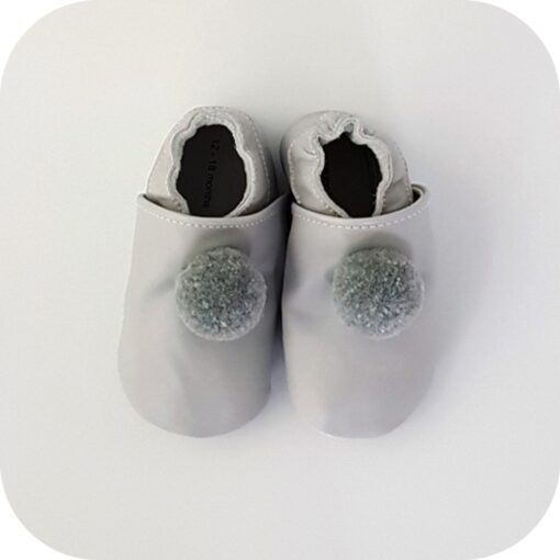 Chaussons bébé à pompons Gris